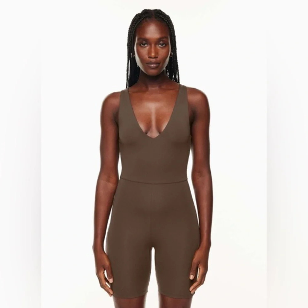 Babaton Aritzia Contour V-Neck Romper brown size XS spring 2023 collection - Picture 2 of 12